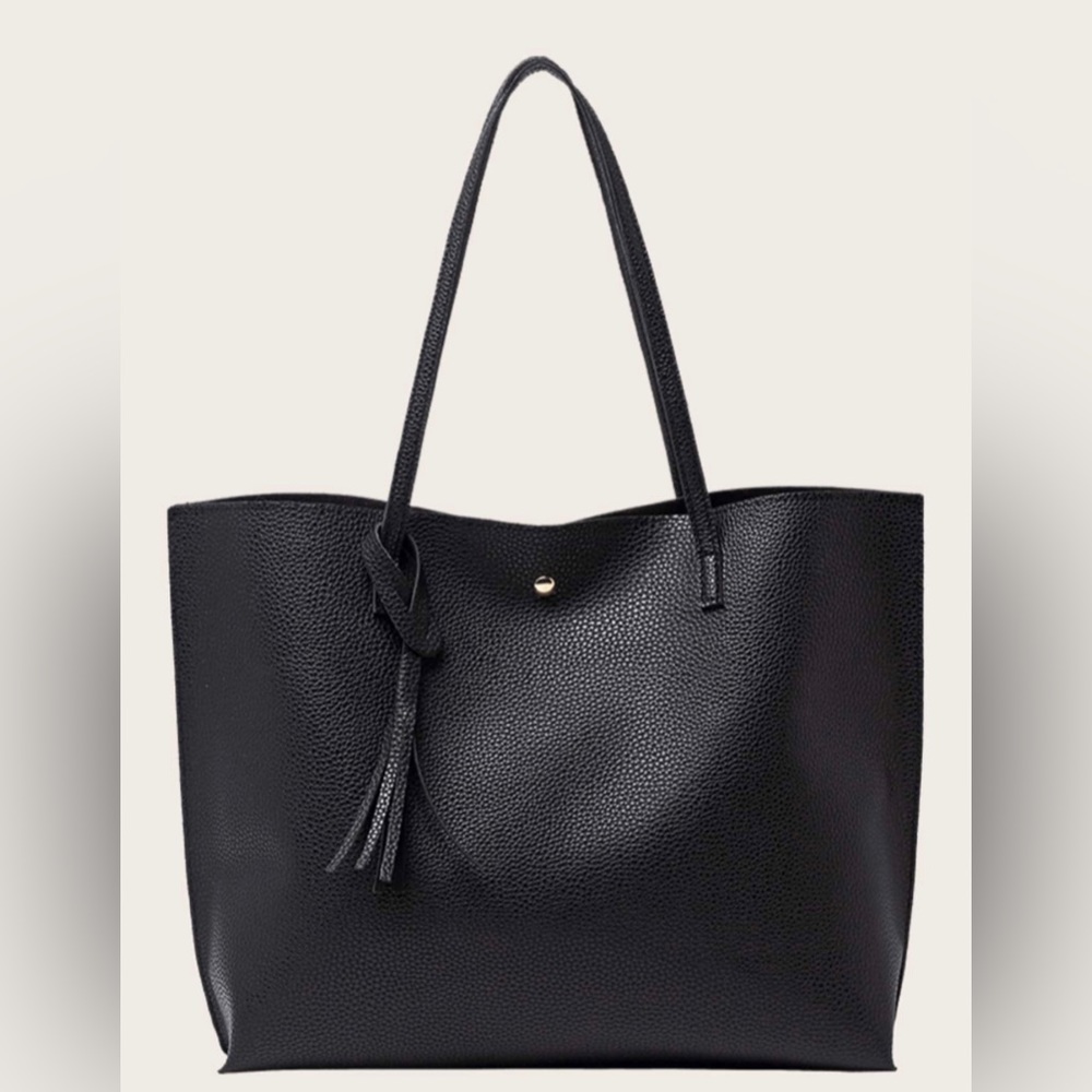 This is bag is still in perfect condition, never been worn or used!!